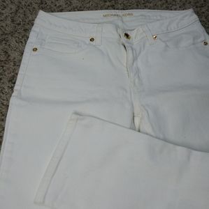 a excellent pair of white Michael Kors size 6